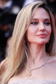 The world of great beautiful queen my Jolie the international queen of  Queen my anjina Jolie God bless you madam