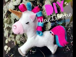Nous allons vous présenter plusieurs tutoriels et idées pour fabriquer un doudou fait main mignon. Diy Realiser Une Licorne En Feutrine Youtube