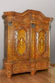 Ahmed has odası), petite, mais très colorée, avec des murs peints de dessins floraux et de coupes de fruits entremêlés dans les carreaux qui couvrent la cheminée (ocak) davis 18. 25 Idees De Mobilier Autrichien Mobilier Mobilier De Salon Pendule Horloge