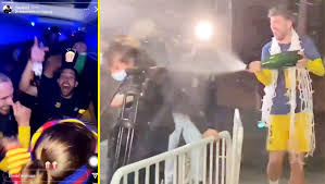 The cheapest way to get from bordeaux to rennes costs only 21€, and the quickest way takes just 4½ hours. A Very Crazy Party On The Bus And Pique Showers The Press With Champagne Junipersports