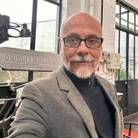 400+ perfiles de «Bazzi»