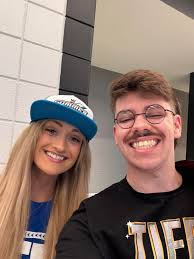 Meeting Met Wheezy and wrestling streamers at an event