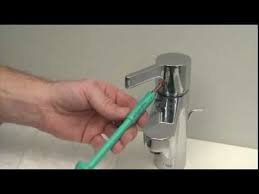 Der herr gegenüber nahm eine zigarette aus ihrer schachtel und wollte sie gerade anzünden. Hansgrohe Technik Einstellen Der Warmwasserbegrenzung Bei Armaturen Youtube