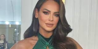 April Calvin's Instagram, Twitter & Facebook