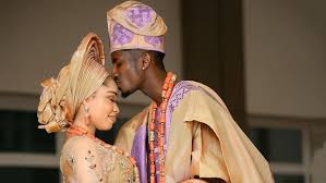 V roce 2017 jsem byl zvolen poslancem parlamentu čr. Slavista Olayinka Se Zenil V Tradicnim Uboru Vzal Si Puvabnou Herecku Barnabasovou Aktualne Cz