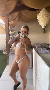 Tal da Loira Peladinha - Tocando Siririca - Com Tesão