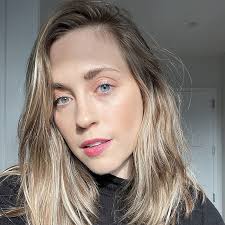 Avery Stone's Instagram, Twitter & Facebook