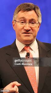 210 Glenn Britt Photos & High Res Pictures