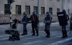 Trabajamos por los derechos humanos y la justicia social. Placa Y Plomo Temblores Ong Violencia Policial
