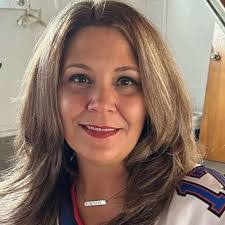 Suzanne Hull's Instagram, Twitter & Facebook