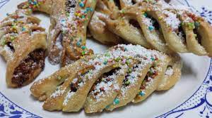 In siciliano cucciddatu è un dolce tradizionale siciliano, diffuso in tutta l'isola, e consumato nel periodo natalizio. Pin Su Dolci Di Natale