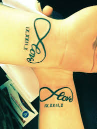 30 Ideias De Tatuagens Para Casais Apaixonados Tatuagem Casal Tatuagens Que Combinam Designs De Tatuagens De Casais