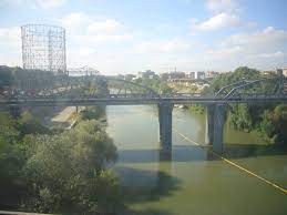 Porto fluviale ti potrà deliziare con gustosi cheesecake, millefoglie e tiramisù. Ponte Dell Industria Wikipedia