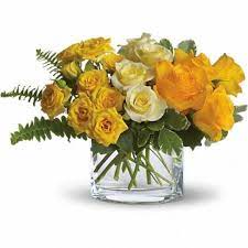 Maybe you would like to learn more about one of these? Pin By Williamssflowersgfftsbremerton On Flowers In Port Orchard Yellow Flower Arrangements Flower Delivery Spring Flowers