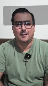 El periodismo deportivo no es estar pegando gritos y pelear como fanáticos.  Lamentablemente muchos colegas están apostando por una tendencia enfocada  en solo generar likes comprometiendo la calidad ...