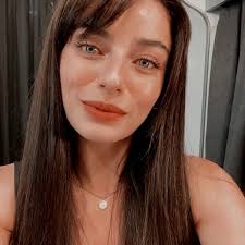 ¡demet özdemir y ayça ayşin turan tienen aspectos similares entre sí! Ayca Aysin Turan In 2021 Persian Quotes Ios Icon Aisha