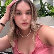 Busco todo de este Aufits tallas S Tacones no muy altos en talla 5 que me  pueda entregar mañana!!!!!