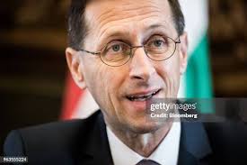 4,630 ヴァルガ Stock Photos, High-Res Pictures, and Images