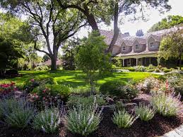 Why Hire A Landscape Architect Or Landscape Designer Large Backyard Landscaping Front Garden Landscape Small Front Yard Landscaping