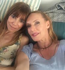 Με το χέρι στην καρδιά. Papoylia H Selfie Me Thn Alikakh Apo To Teleytaio Gyrisma Toy Tatoyaz