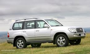 The japanese carmaker had to recover the ground it lost with the j90 model, which didn't prove to be very successful, and that's why it was replaced sooner. Toyota Land Cruiser 100 Specs Photos 2002 2003 2004 2005 2006 2007 Autoevolution