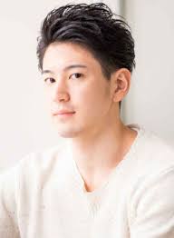 メンズ 浅め２ブロック 外国人風毛束質感 circus by beautrium 青山の髪型 ヘアスタイル ヘアカタログ 2019春夏 メンズ ヘアスタイル メンズ ヘアスタイル ツーブロック かっこいい髪型