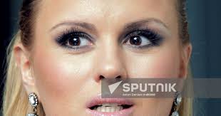 Suratlar shunchaki yalangoch.