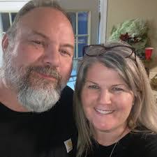 Lora Ogle's Instagram, Twitter & Facebook