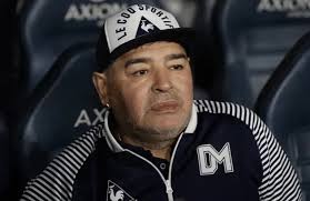Une thérapie est une thérapie": la psychologue de Maradona accusée d'avoir  couché avec lui avant sa mort
