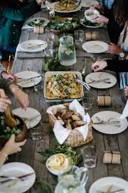 Delicious Buffet Meal With Food To Share On A Rustic Dining Table With Friends Diningtable Mealswithfriends Simplesuppe Kinfolk Dinner Dinner Outdoor Dinner