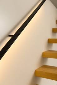 trapleuning in gelakt staal met led verlichting trapleuning trapleuningen trap verlichting
