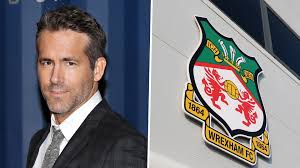 Ryan reynolds, 44, celebrated betty white's 99th birthday by calling her a seething demon in a hilarious instagram post. Hollywood Stars Ryan Reynolds Und Rob Mcelhenney Kaufen Traditionsklub Wrexham Goal Com