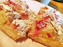 Mit marzipan schmeckt er richtig gut. Rhabarber Butterkuchen Mit Marzipan Feinkostpunks