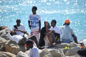 Risultati immagini per ventimiglia e migranti