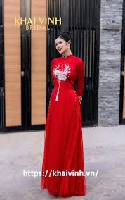 Áo dài cô dâu ngày cưới màu đỏ tươi thắm - Xinh đẹp và trẻ trung