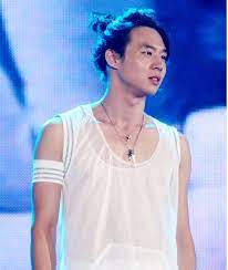 10 Idols Drool Worthy Man Buns Allkpop Com Man Bun Women Fashion