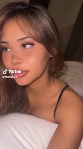 Melissa Vee's Instagram, Twitter & Facebook