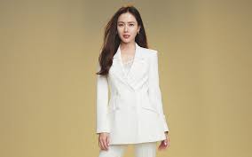 씨엔블루 ) is a south korean pop rock band formed in 2009. Son Ye Jin On Staying Simple And Authentic Despite International Fame