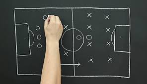 Prinsipnya bahwa strategi adalah gambaran untuk menghadapi. Sistem Menyerang Dan Bertahan Mana Yang Lebih Baik Pandit Football Indonesia