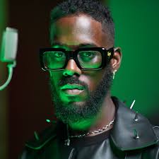 THE NARCISSIST'S CYCLE ⚫ Narcissistic abuse follows a predictable pattern:  1. Love-Bombing: Overwhelming affection to gain your trust. 2. Devaluation:  Subtle criticism and neglect to break your confidence. 3. Discard: Leaving  or