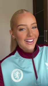 Amelia Corbin's Instagram, Twitter & Facebook