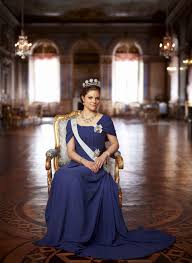Nu lutar det åt att sofia hellqvists bröllopsklänning kommer vara mer lik den senare. Crown Princess Victoria Of Sweden Kandisar Kungligheter Prinsessa