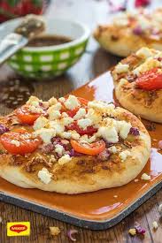Wie Geht Eigentlich Pizza Auf Libanesisch Na So Mach Dir Selbst Leckere Hefe Manakish Mit Feta Tomaten Und Zwiebeln Rezepte Lebensmittel Essen Kochrezepte