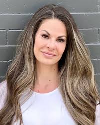 Ashley Mull's Instagram, Twitter & Facebook