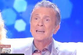 Pupo ha due donne: "Posso farlo solo perché sono ricco". Poi il battibecco  con Barbara D'Urso