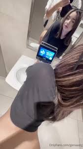 Thick Instagram model takes backshots - Porn - EroMe