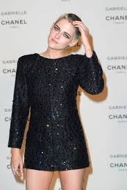 Mohli jsme poslat modelky na molo s lepším účesem, než je ten, kterému říkáme stočený punkový cop? Hvezda Stmivani Kristen Stewart Punkovy Uces A Ztrhana Tvar Blesk Cz
