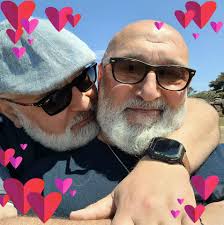 Les amis, Noël approche trop vite ! Je suis comme un ouf 🎄 Vous avez été  nombreux à me demander une recette de bûche simple à refaire à la maison !  Pas