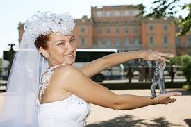 Awfully Photoshopped Russian Wedding Pictures Sadanduseless Com Russian Wedding Photoshop For Photographers Wedding Photos