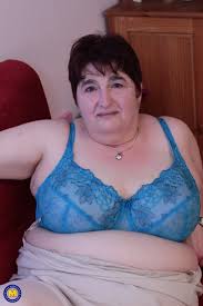 German bbw shows her big tits - Mature.nl